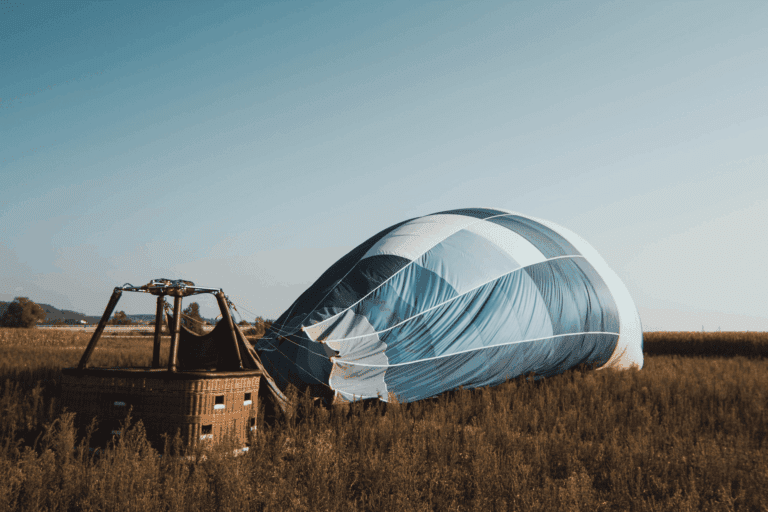 Billede af en flad varmlufstsballon for at vise at vores AI rådgivning ikke indeholder varm luft.